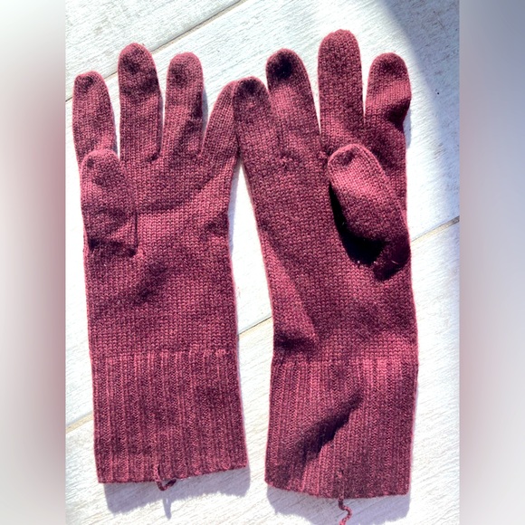 Aritzia Accessories - Aritzia Cashmere Gloves